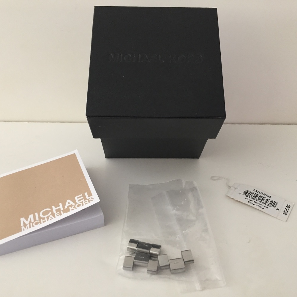 Michael Kors Classic Stainless Runway Chronograph Watch/MK5304/NEW IN BOX!!! - Picture 7 of 9
